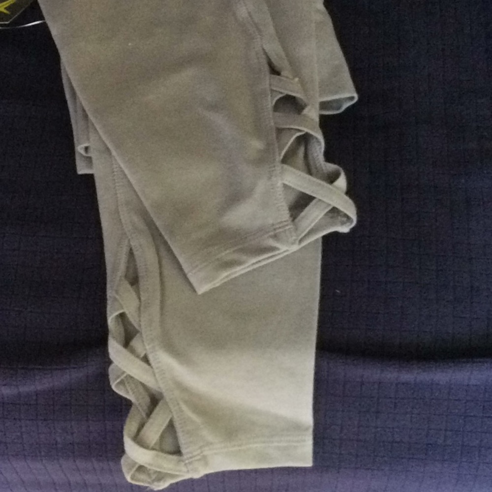 Old navy go dry active women’s gray leggings - Picture 2 of 2